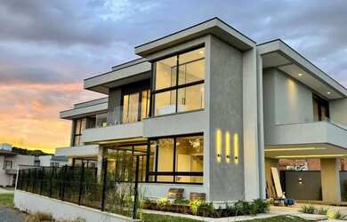 Imagem: A casa em condomínio possui 3 Dormitórios, 4 Banheiros, 2