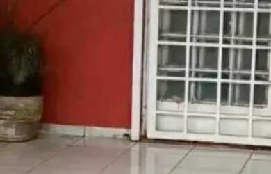 Imagem: A casa possui 2 Dormitórios, 1 Banheiro e está localizado