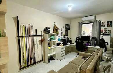 Imagem: A casa possui 3 Dormitórios, 3 Banheiros, 3 Vagas na garagem