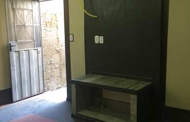 Imagem: A casa possui 2 Dormitórios, 1 Banheiro e está localizado