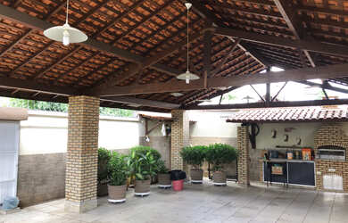 Imagem: A casa possui 5 Dormitórios, 5 Banheiros, 4 Vagas na garagem