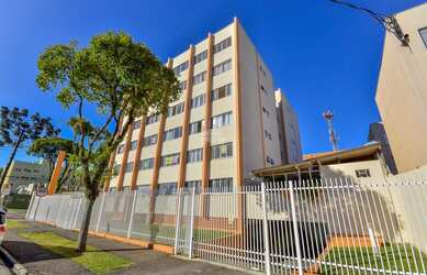 Imagem: O apartamento possui 3 Dormitórios, 1 Banheiro, 1 Vaga na garagem