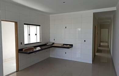 Imagem 11: A casa está localizado no bairro Residencial Santa Cruz possui 105 metros...