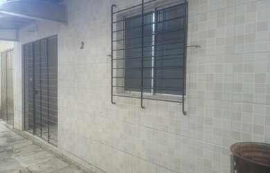 Imagem: A casa possui 2 Dormitórios, 1 Banheiro, 1 Vaga na garagem