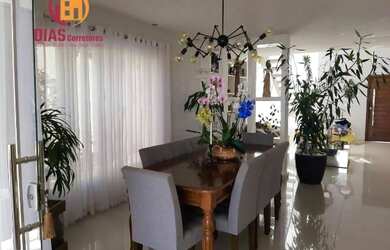 Imagem: A casa possui 3 Dormitórios, 2 Banheiros, 4 Vagas na garagem