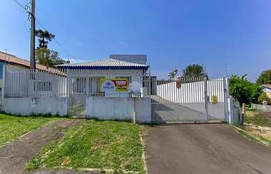 Imagem: A casa possui 2 Dormitórios, 1 Banheiro, 5 Vagas na garagem