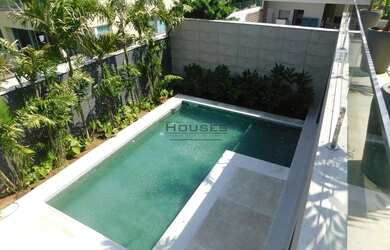 Imagem: A casa em condomínio possui 5 Dormitórios, 5 Banheiros, 4