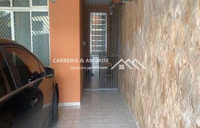 Imagem: A casa possui 3 Dormitórios, 3 Banheiros, 2 Vagas na garagem