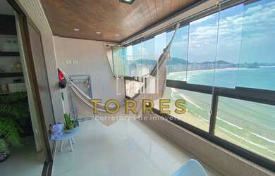 Imagem 2: Apartamento reformado frente mar na Praia das Astúrias no Guarujá com...