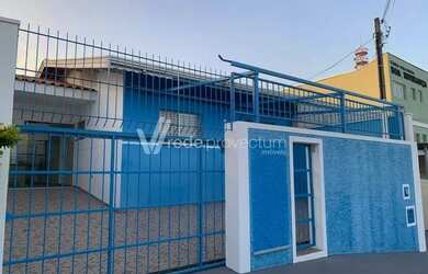 Imagem: A casa possui 5 Dormitórios, 2 Banheiros, 3 Vagas na garagem