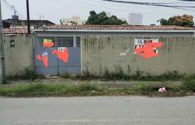 Imagem: A casa possui 3 Dormitórios, 1 Banheiro, 240m² de Área e