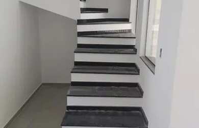 Imagem: A casa possui 3 Dormitórios, 3 Banheiros, 1 Vaga na garagem