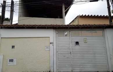Imagem: A casa possui 3 Dormitórios, 1 Banheiro, 5 Vagas na garagem