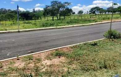 Imagem: O terreno possui 200m² de Área e está localizado em Santa