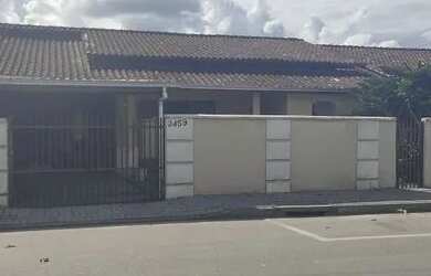 Imagem: A casa possui 3 Dormitórios, 2 Banheiros, 2 Vagas na garagem