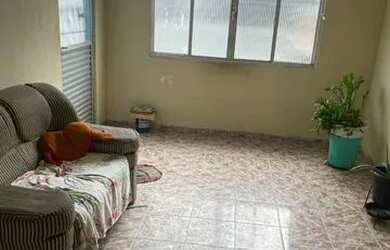 Imagem: A casa possui 4 Dormitórios, 2 Banheiros e está localizado