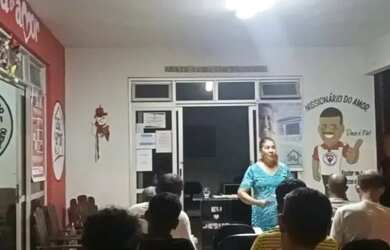 Imagem: A casa possui 5 Dormitórios, 5 Banheiros, 4 Vagas na garagem