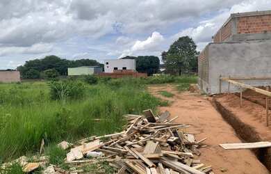 Imagem: O terreno possui 392m² de Área e está localizado em Jardim