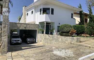 Imagem: A casa em condomínio possui 4 Dormitórios, 5 Banheiros, 3