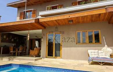 Imagem: A casa em condomínio possui 4 Dormitórios, 5 Banheiros, 4