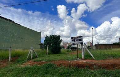 Imagem: O terreno possui 100m² de Área e está localizado em Samambaia