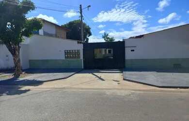 Imagem 1: Condomínio. 600m² de Área, 5 Vagas na garageme5 Dormitórios