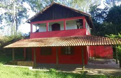 Imagem: A casa possui 3 Dormitórios, 2 Banheiros e está localizado