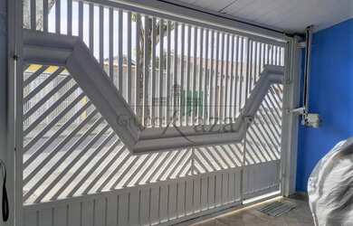 Imagem: A casa à venda possui 3 Dormitórios, 2 Banheiros, 2 Vagas