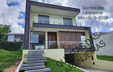 Imagem: A casa possui 3 Dormitórios, 5 Banheiros, 2 Vagas na garagem