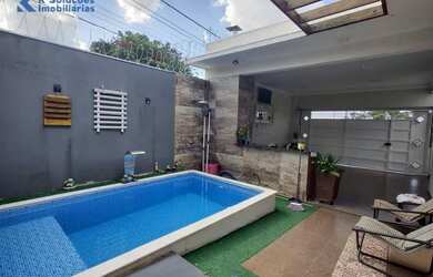 Imagem: A casa possui 3 Dormitórios, 3 Banheiros, 2 Vagas na garagem