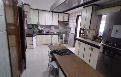 Imagem: O apartamento possui 3 Dormitórios, 5 Banheiros, 2 Vagas na