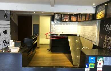 Imagem: O depósito possui 3 Vagas na garagem, 160m² de Área e está