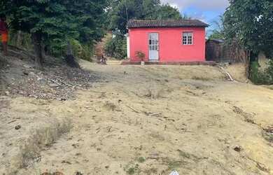 Imagem: A casa possui 2 Dormitórios, 1 Banheiro, 1 Vaga na garagem