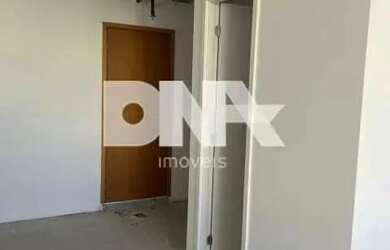 Imagem: O depósito possui 1 Vaga na garagem e 32m² de Área e está