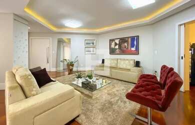 Imagem: O apartamento possui 4 Dormitórios, 3 Banheiros, 216m² de