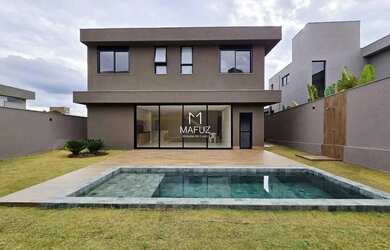 Imagem: A casa possui 4 Dormitórios, 5 Banheiros, 4 Vagas na garagem