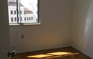 Imagem 7: Salão, 3 quartos, cozinha, dependências completas de empregada, 01 vaga...