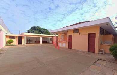 Imagem: O depósito possui 2 Vagas na garagem, 435m² de Área e está