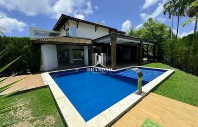 Imagem: A casa possui 3 Dormitórios, 3 Banheiros e 561m² de Área