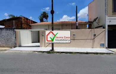 Imagem: A casa possui 3 Dormitórios, 2 Banheiros, 5 Vagas na garagem