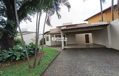 Imagem 4: Casa disponível para locação ou venda no bairro Jardim Karaíba em...