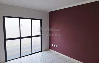 Imagem: A casa possui 3 Dormitórios, 2 Banheiros, 1 Vaga na garagem