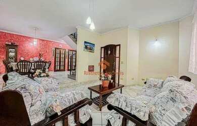 Imagem: A casa possui 4 Dormitórios, 3 Banheiros, 5 Vagas na garagem