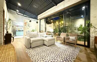 Imagem: O depósito possui 2 Vagas na garagem, 200m² de Área, Imóvel