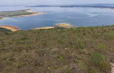 Imagem: O terreno possui 30.000m² de Área e está localizado em Três