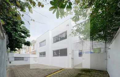 Imagem: O depósito possui 3 Vagas na garagem, 500m² de Área e está