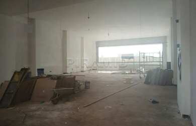 Imagem: O depósito possui 5 Vagas na garagem, 270m² de Área e está