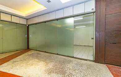 Imagem: O depósito possui 1 Vaga na garagem, 37m² de Área e está