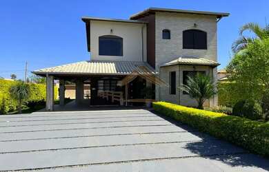 Imagem: A casa em condomínio possui 5 Dormitórios, 5 Banheiros, 5