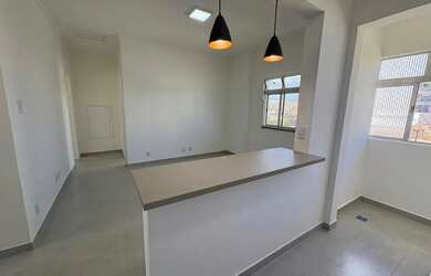 Imagem 2: Quarto e sala na Ponta da Praia